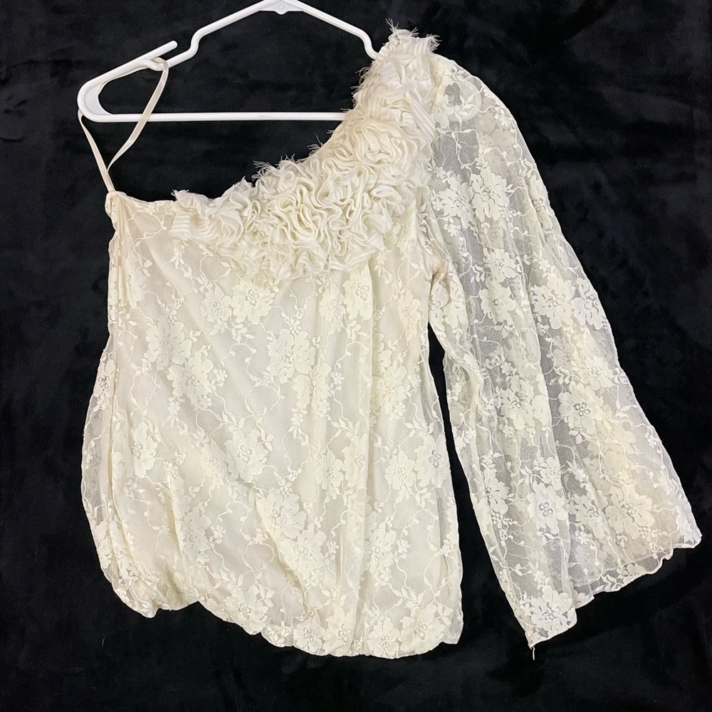 Arden B lace one sleeve top